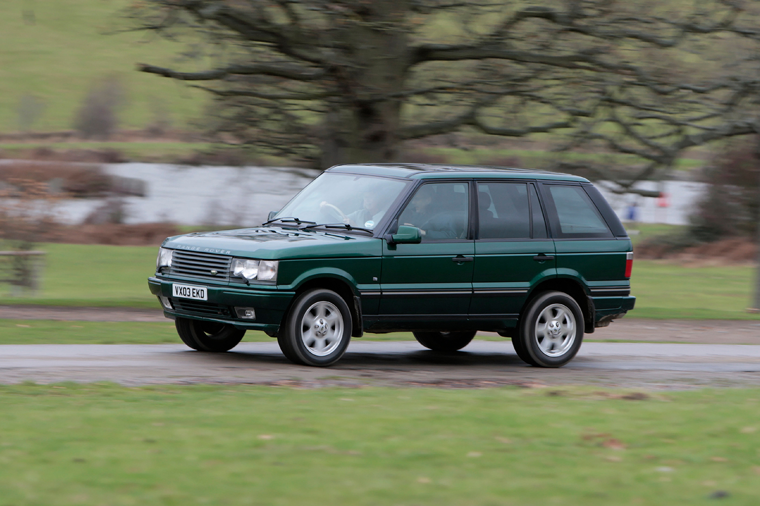 The second-generation Range Rover P38A driving at Eastnor Castle in December 2012, marking 50 years of off-road testing at the U.K. castle