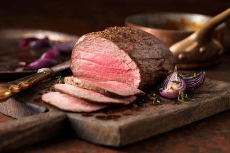 How to Make Chateaubriand, a Juicy Beef Roast That’ll Be the Star of Valentine’s Day