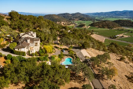This Secret Cliffside Manor Is the Most Exclusive Hotel in Wine Country