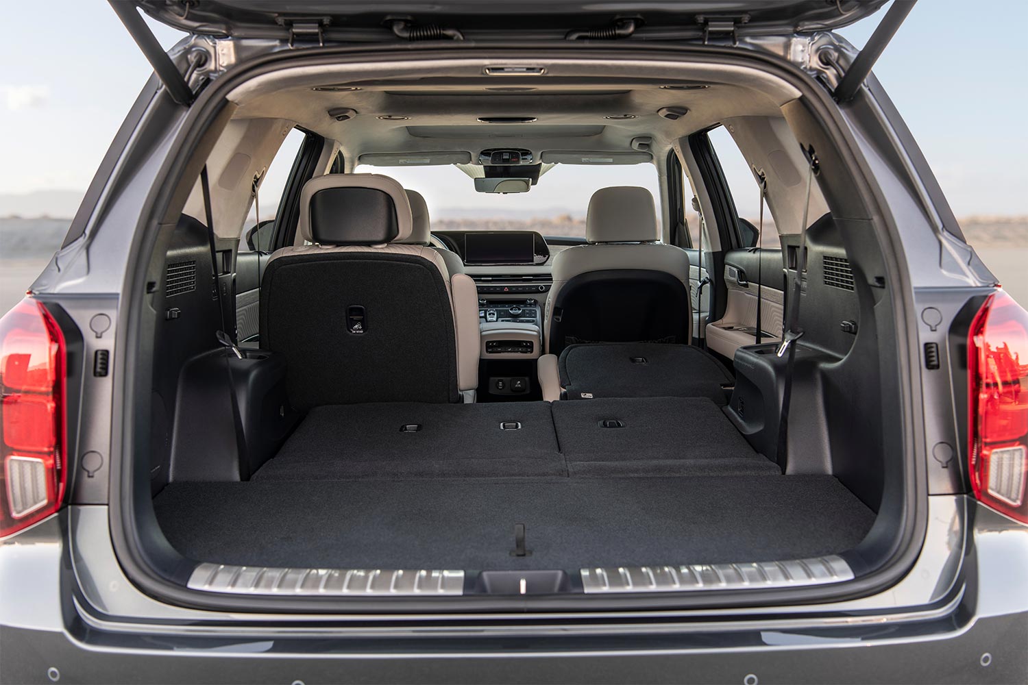 A look into the cargo space and three rows of seating in the 2023 Hyundai Palisade SUV