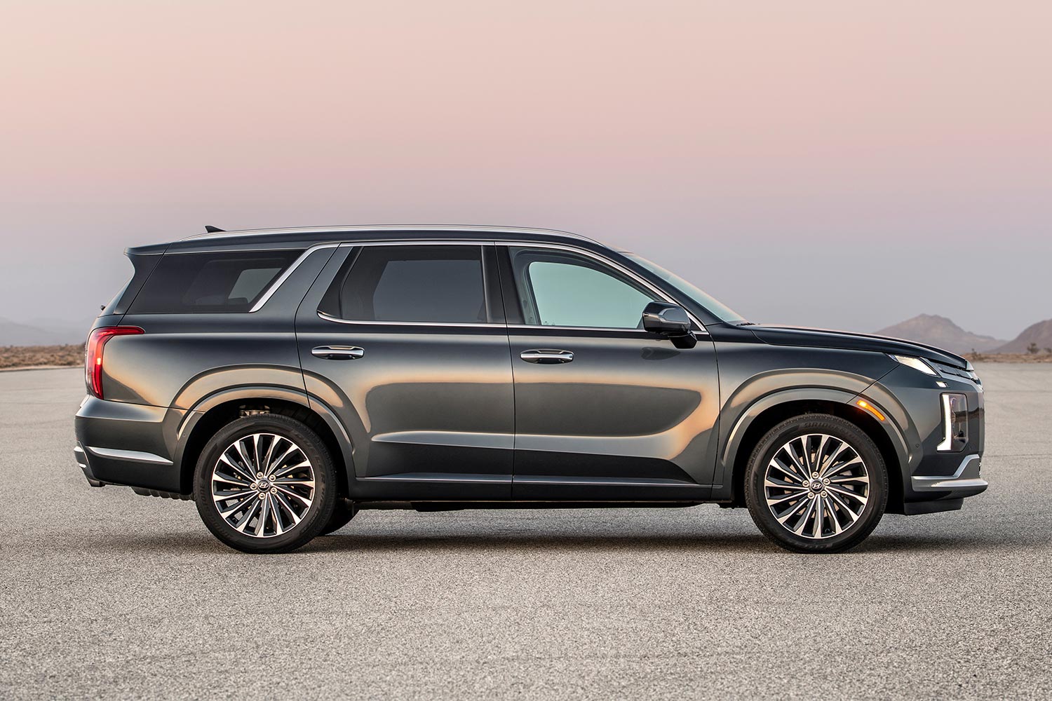 The profile of the 2023 Hyundai Palisade SUV, which we test drove and reviewed