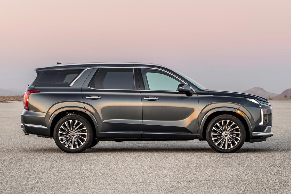 The profile of the 2023 Hyundai Palisade SUV, which we test drove and reviewed
