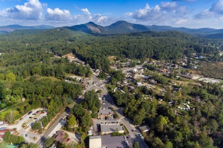 This Luxe Southern Mountain Town Is a Refreshing Getaway Any Time of Year