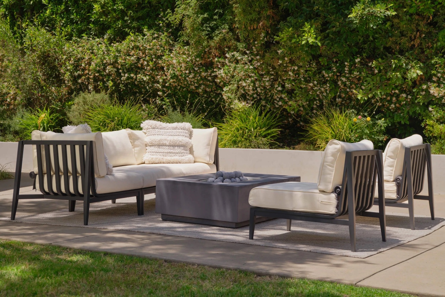 Aluminum Outer Outdoor Furniture Set in White around a fire pit