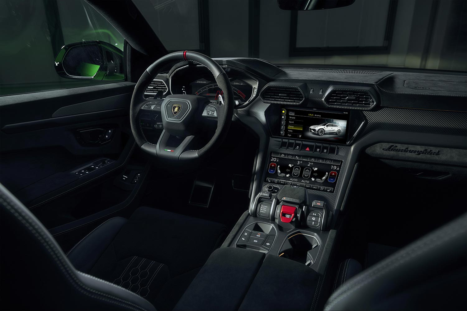 The driver's seat, dashboard and center console of the Lamborghini Urus Performante