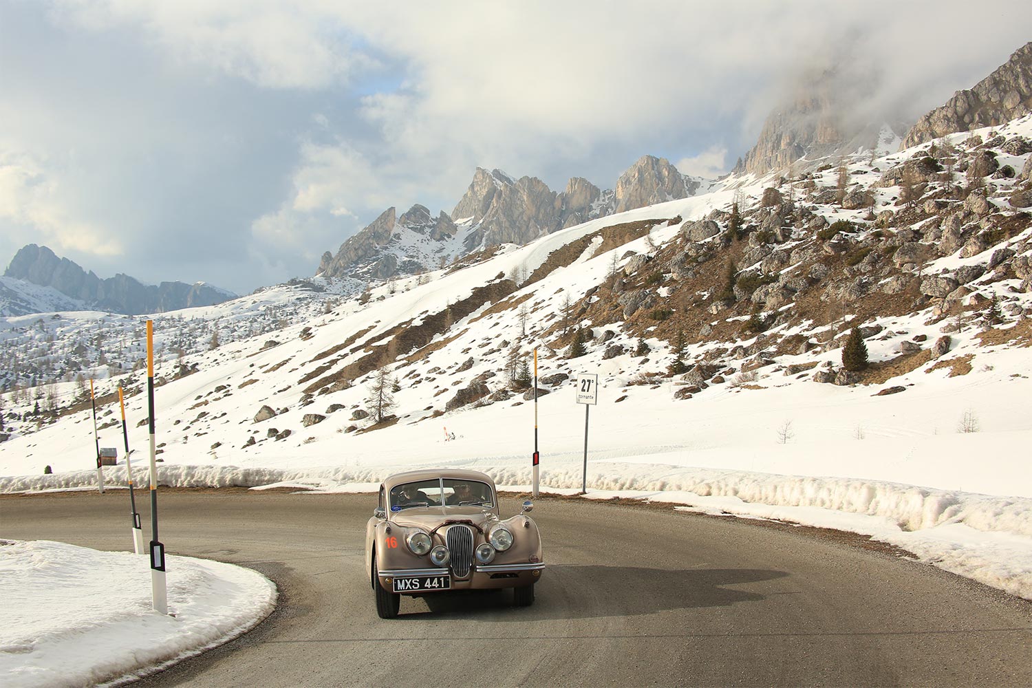 A 1952 Jaguar XK120 driving up the Dolomites during the 2023 Winterace