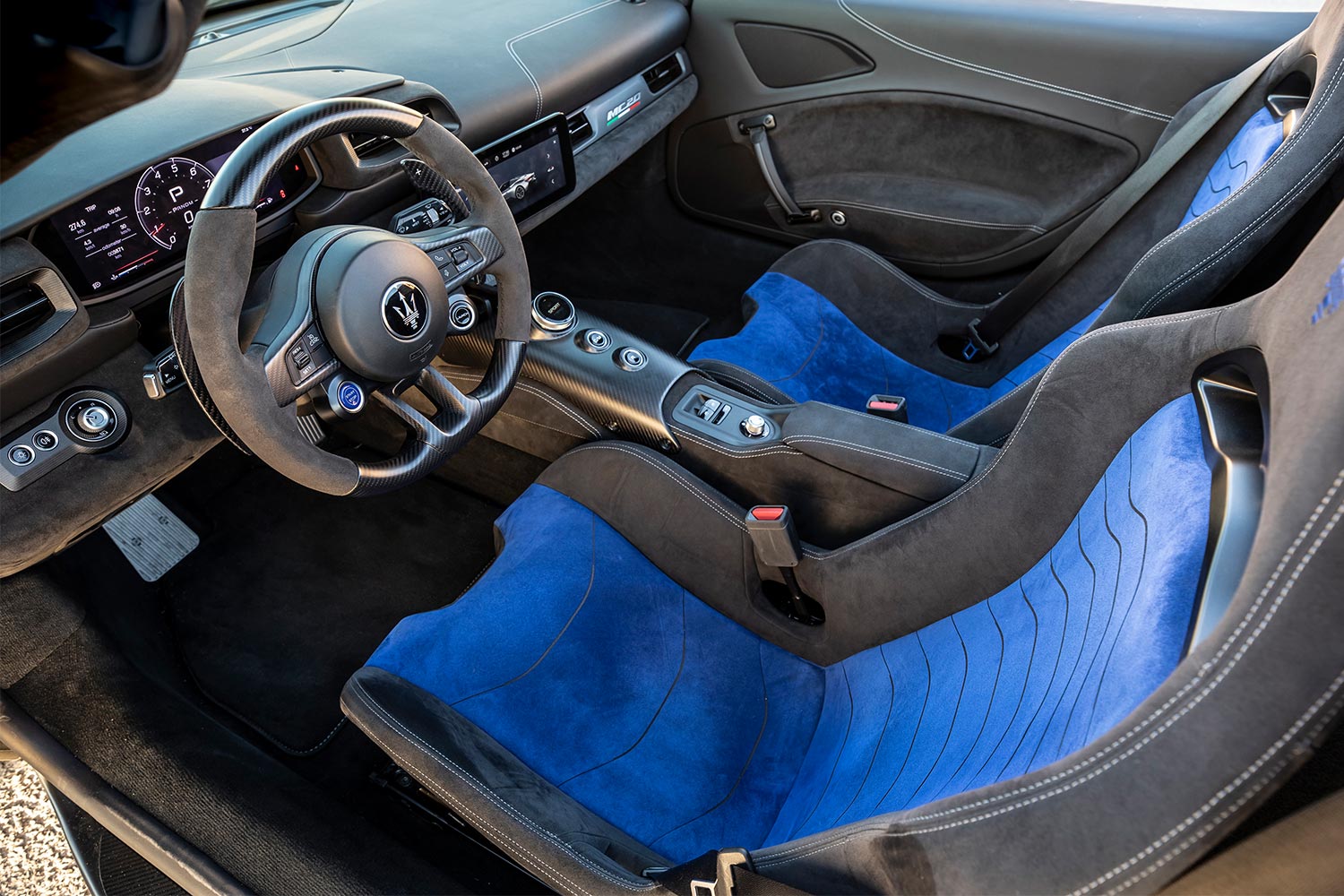 The blue and black seats inside the Maserati MC20 Cielo