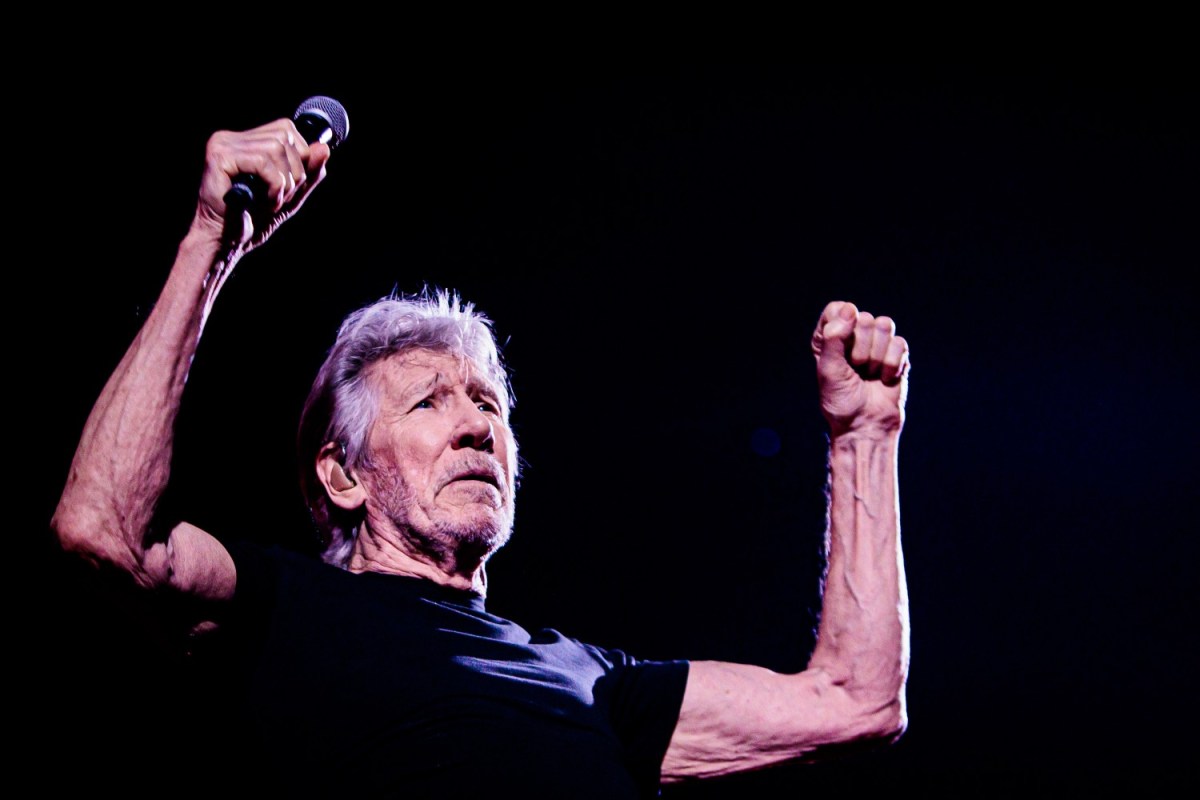 Roger Waters flexing