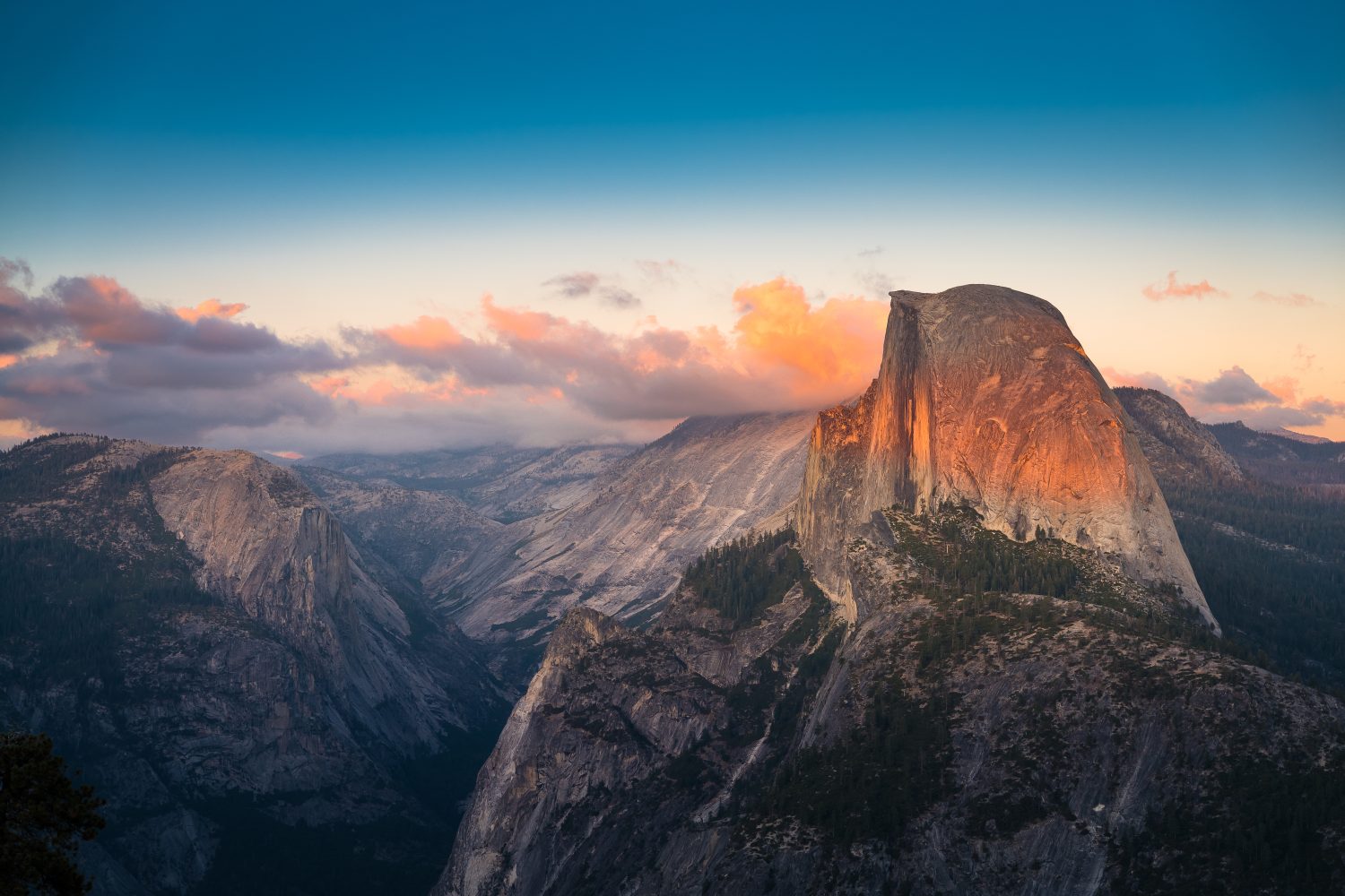 mountains at yosemite national park