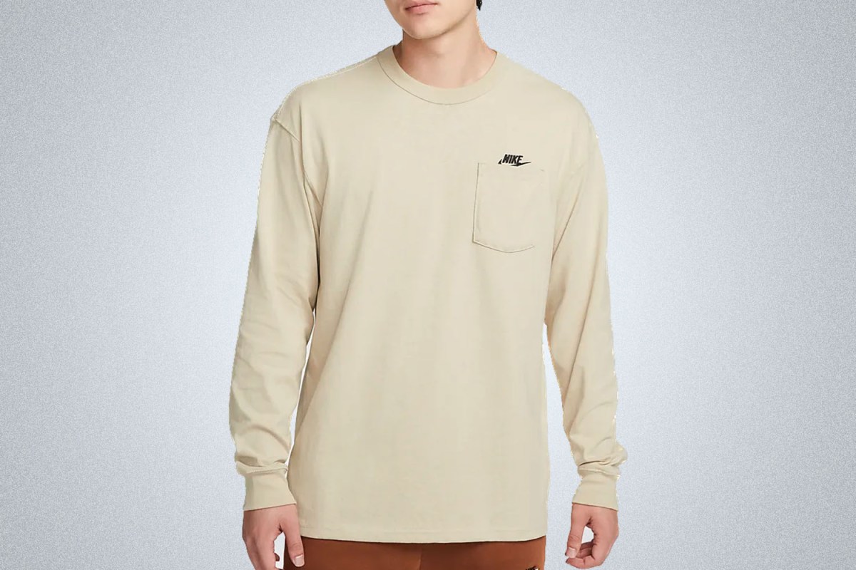 Nike Sportswear Premium Essentials Men’s Long-Sleeve Pocket T-Shirt