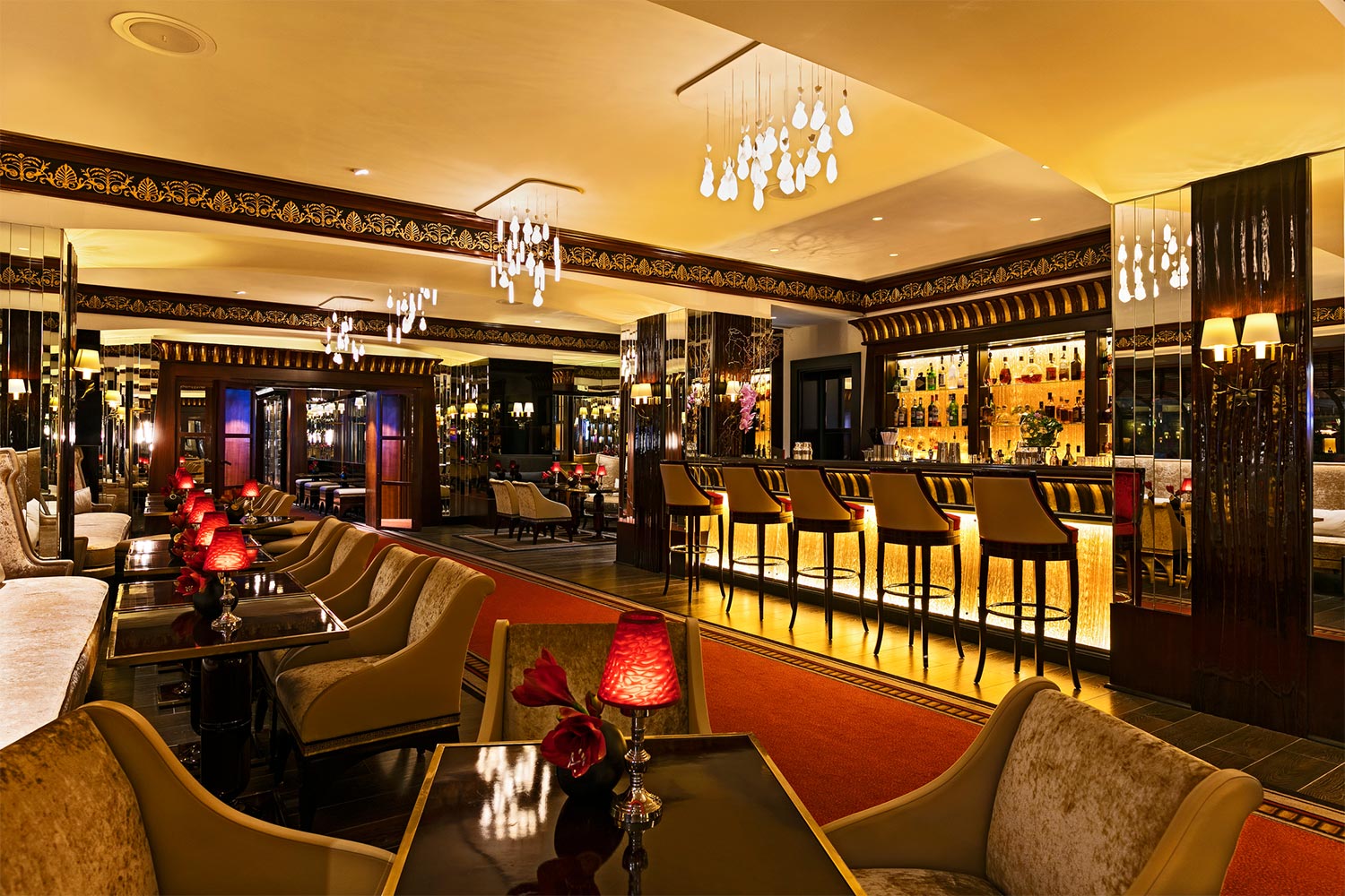 Bar du Fouquet's at Hôtel Barrière Le Majestic in Cannes