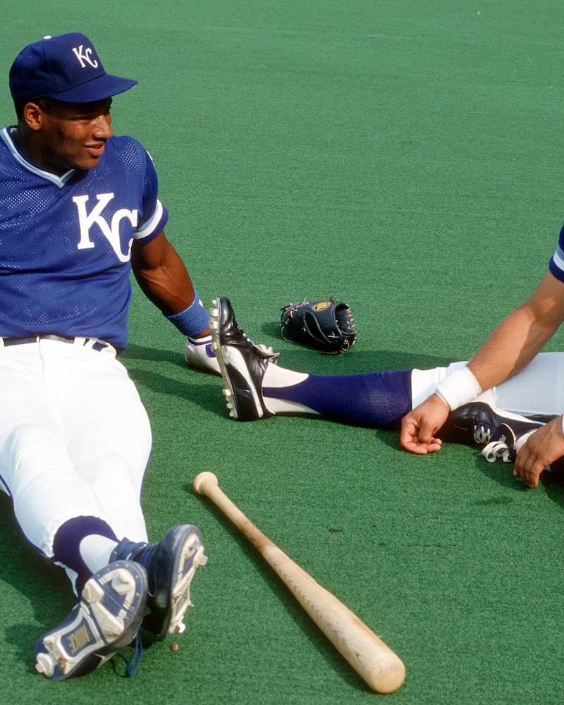 Bo Jackson and George Brett sitting on tuf.