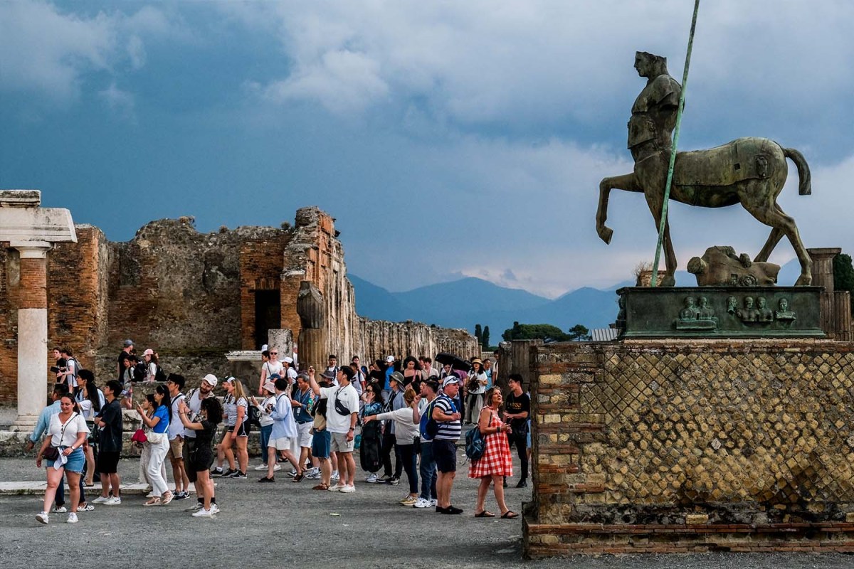 Tourists crowding the Archaeological Park of Pompeii.