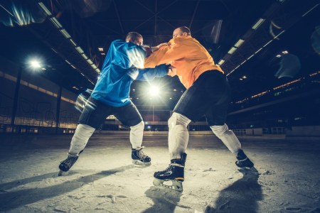 Hockey players fighting