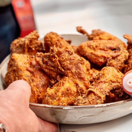 A bowl of fried chicken.