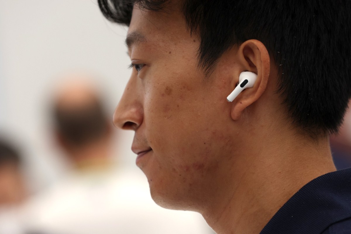 A man wearing Airpods