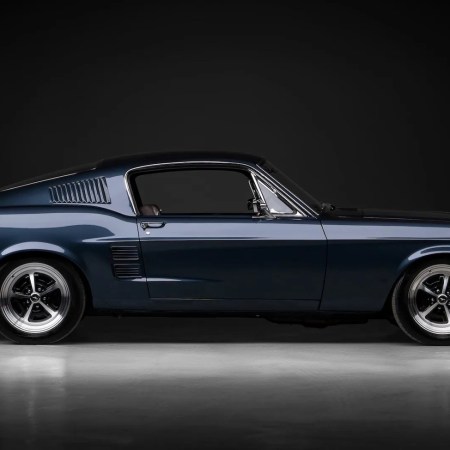 Ford Mustang Restmodo Fastback