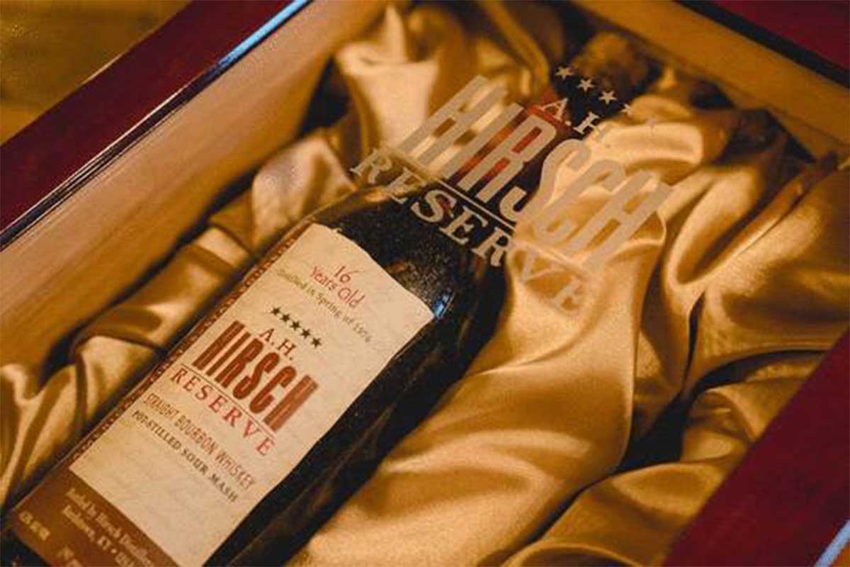 A.H. Hirsch 1974 Reserve 16 Year Old Gold Foil Straight Bourbon