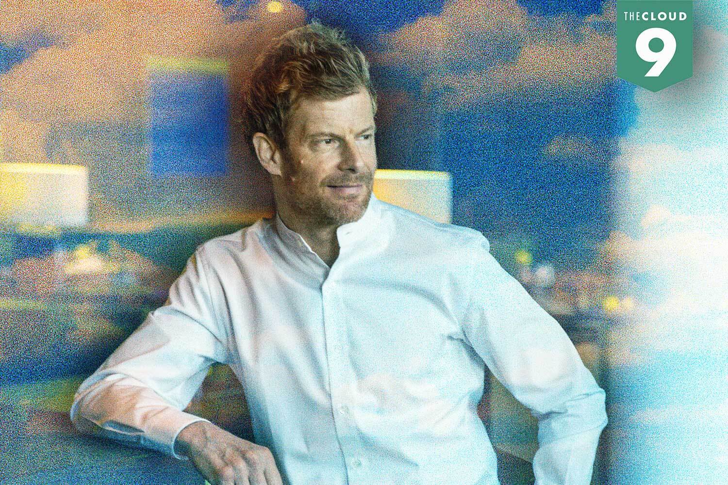 Chef Tom Aikens on a blye background