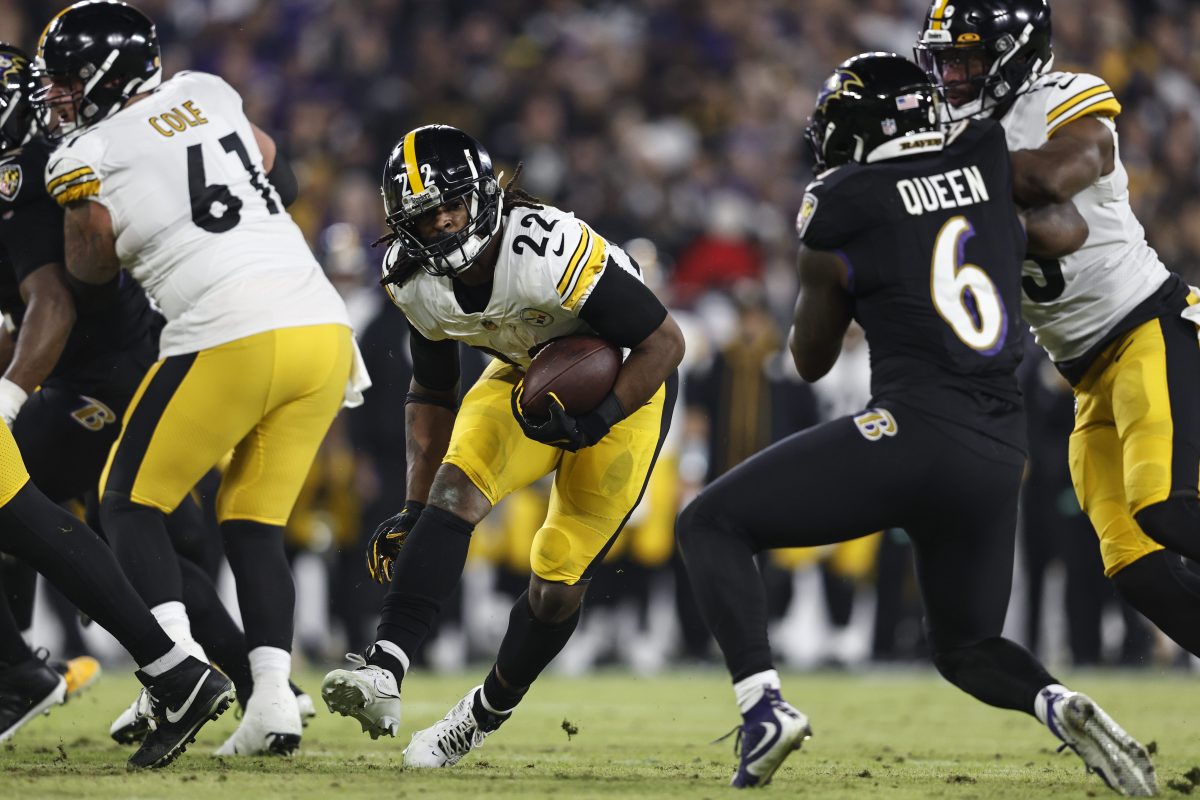 Najee Harris of the Steelers runs with the ball during a game.