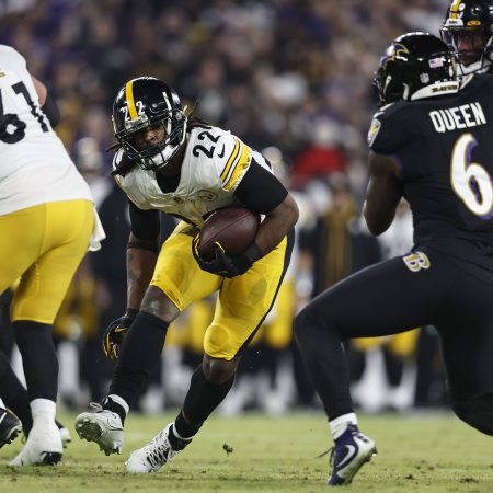 Najee Harris of the Steelers runs with the ball during a game.
