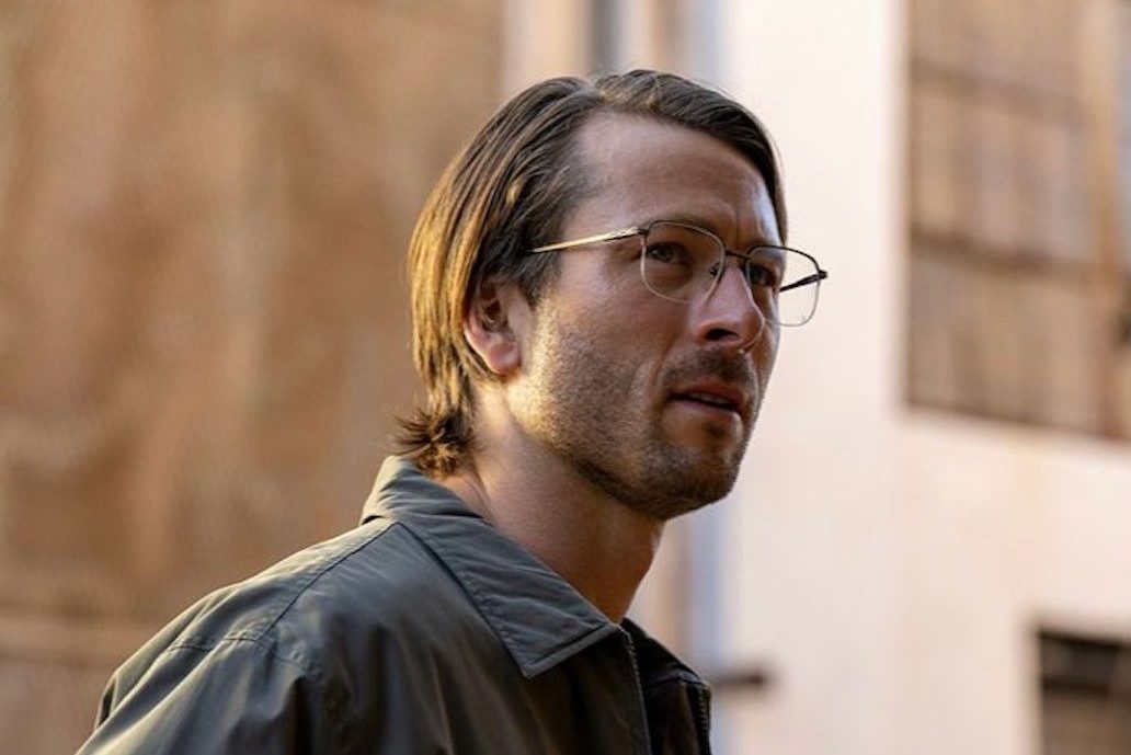 Glen Powell in "Hit Man"