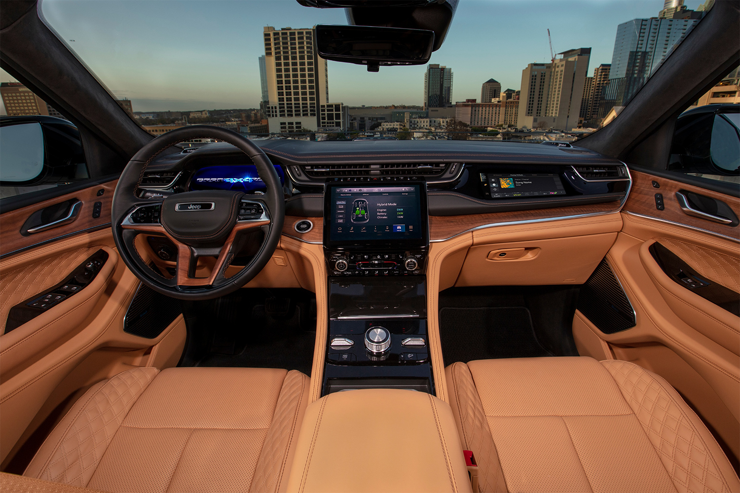 The interior of the 2023 Jeep Grand Cherokee 4xe Summit Reserve