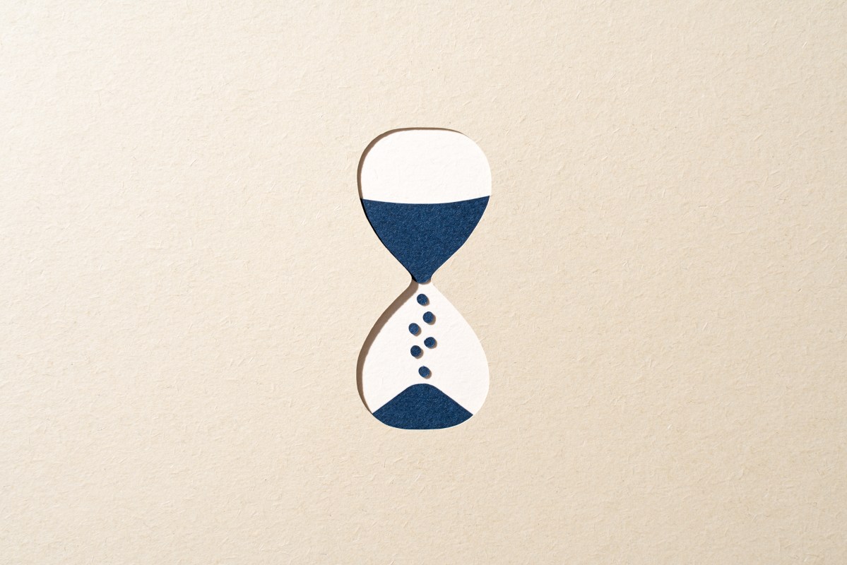 An illustration of an hourglass.