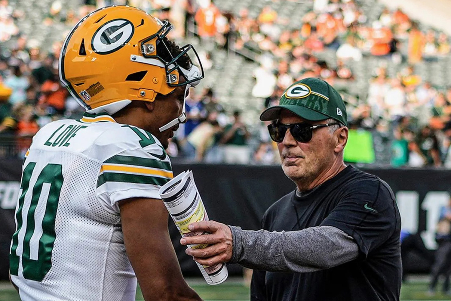 Quarterback coach Tom Clements talks to Jordan Love before the Packers play the Bengals.