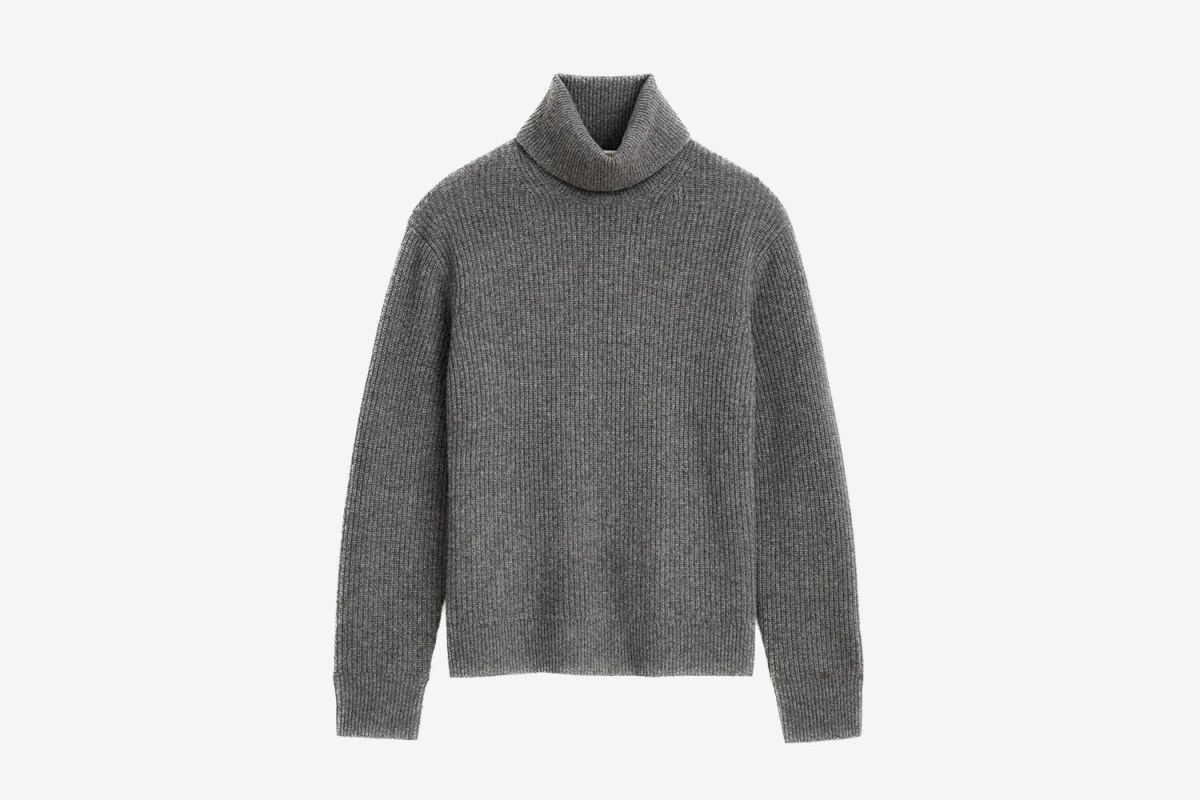 Alex Mill Judd Ribbed Turtleneck in Washed Cashmere