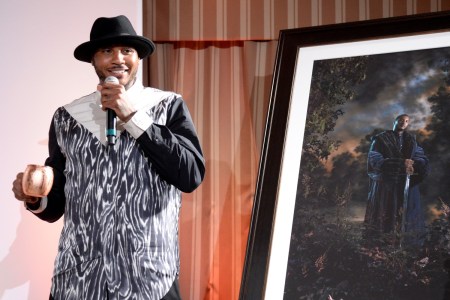 Carmelo Anthony with a painting of himself