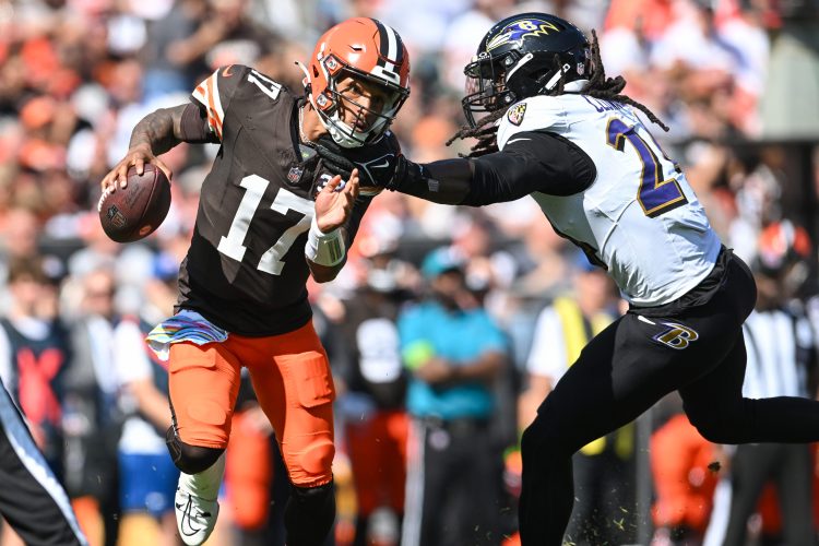 Cleveland's Dorian Thompson-Robinson avoids pressure from Jadeveon Clowney.