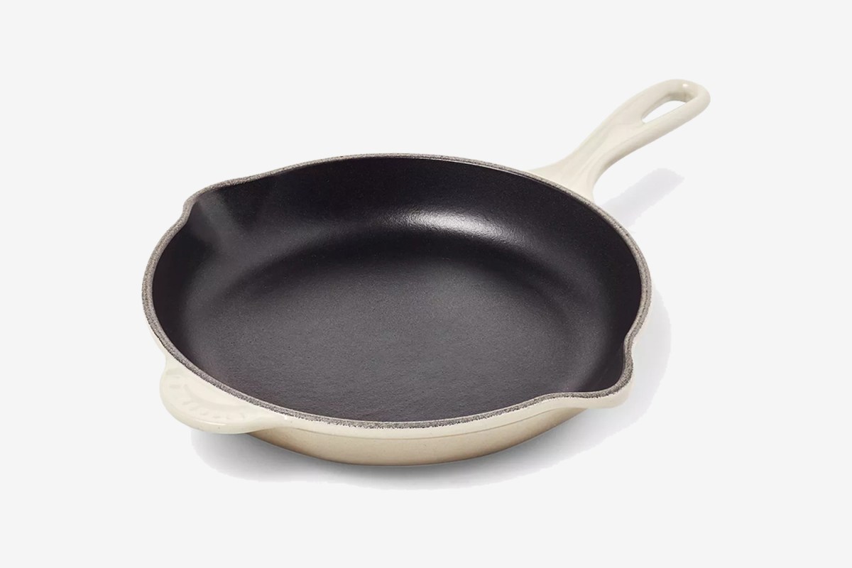 Le Creuset Classic Skillet, 9″