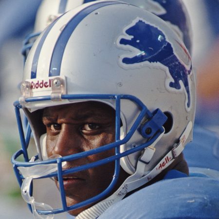 Barry Sanders runs the ball for the Lions in 1991.
