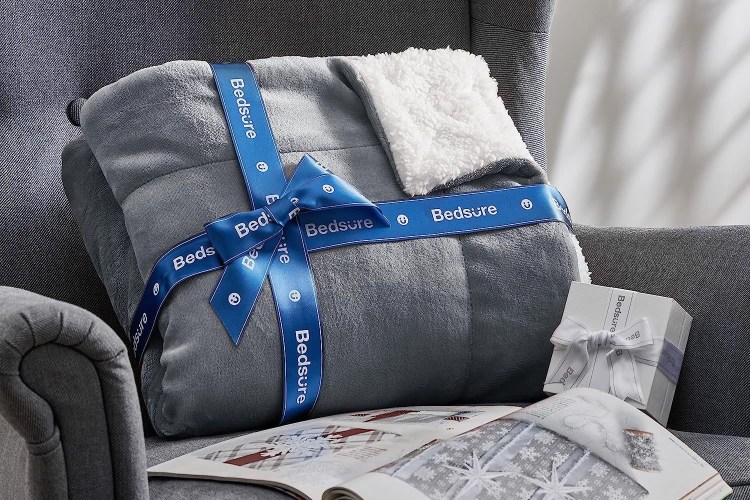 The Bedsure Sherpa Fleece Blanket Is So Nice, I Bought It Twice