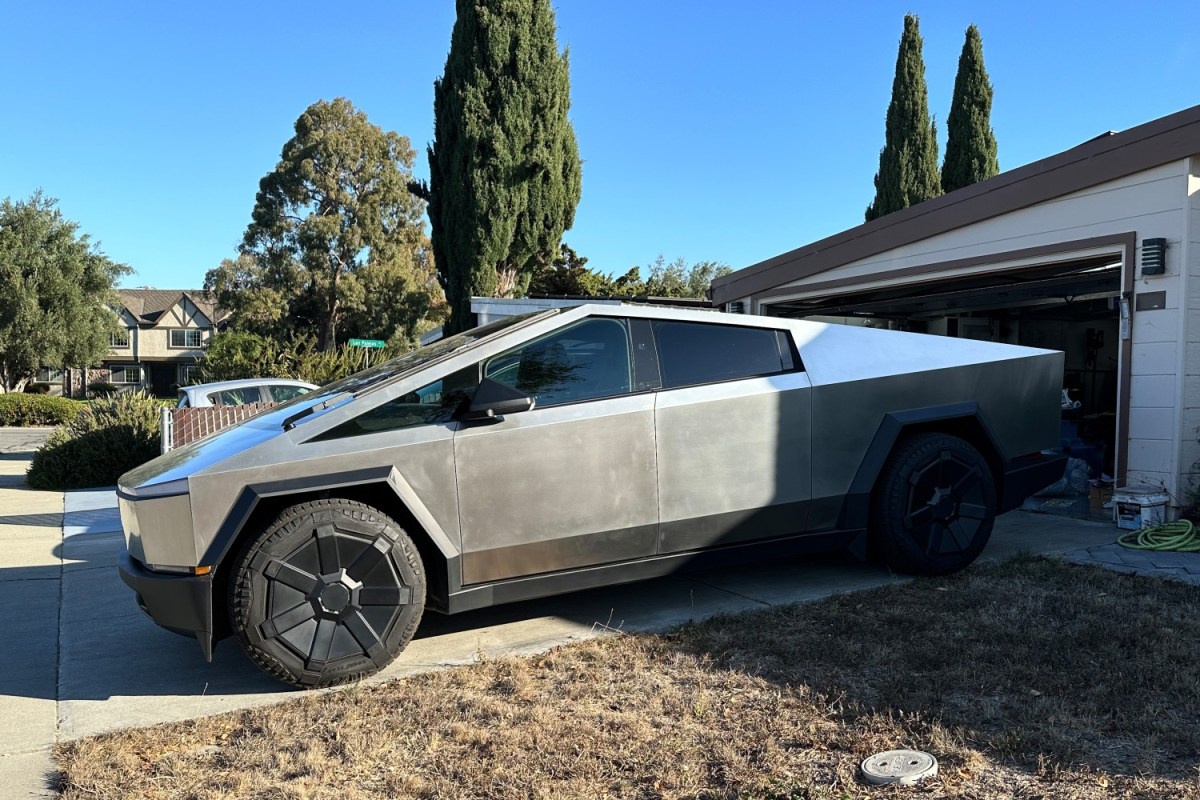 tesla-offers-hopeful-cybertruck-buyers-a-discount-on-other-teslas