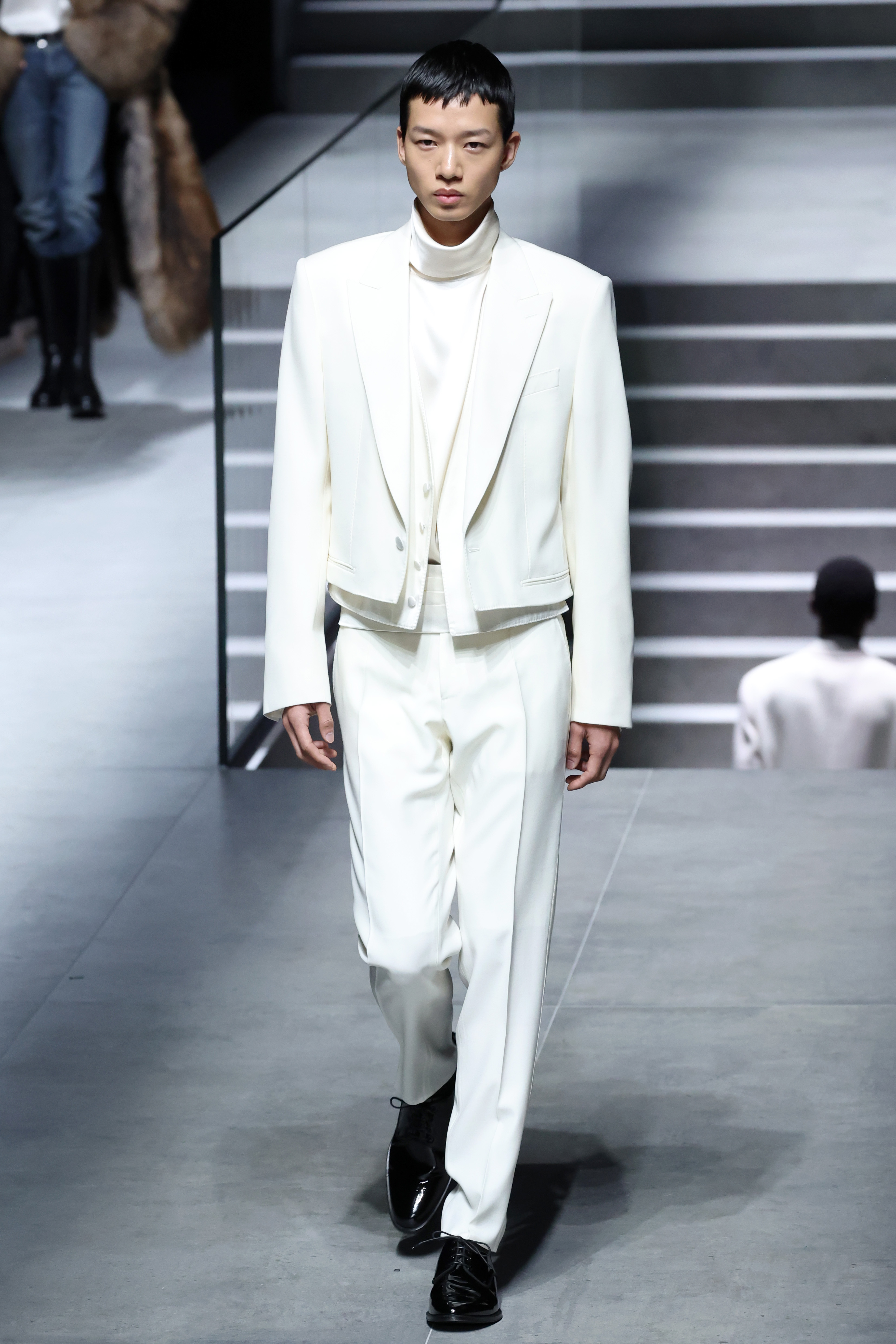 A model walks the runway at the Dolce &; Gabbana fashion show during the Milan Menswear Fall/Winter 2024-2025