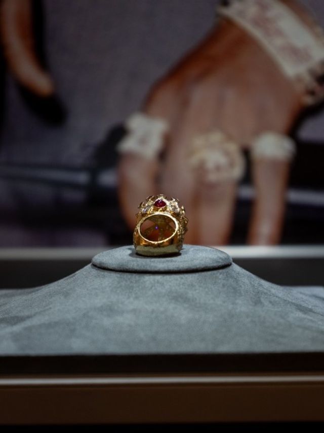 Drake Spent Over a Million Dollars to Buy Tupac Shakur’s Ring