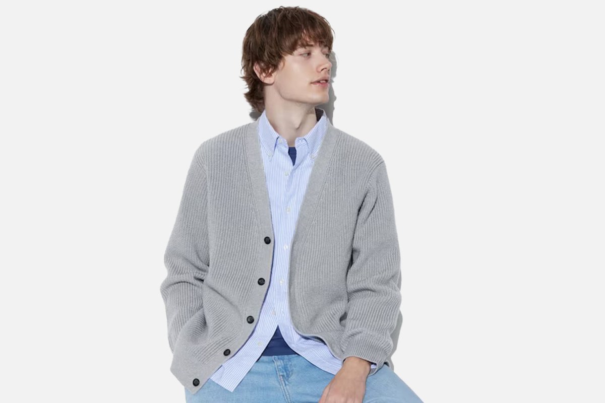 Uniqlo Middle Gauge V-Neck Cardigan