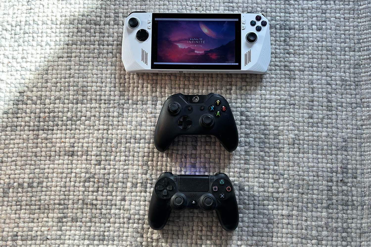 A comparison of the ROG Ally to an Xbox and PS4 controller