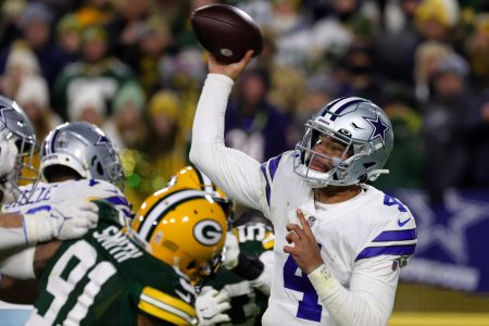 Dak Prescott attempts a pass against the Green Bay Packers.