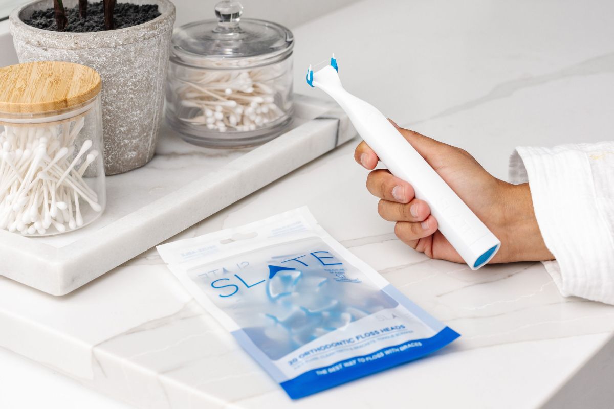 Review Slate's Electric Flosser Is an Excellent Way to Get Flossing