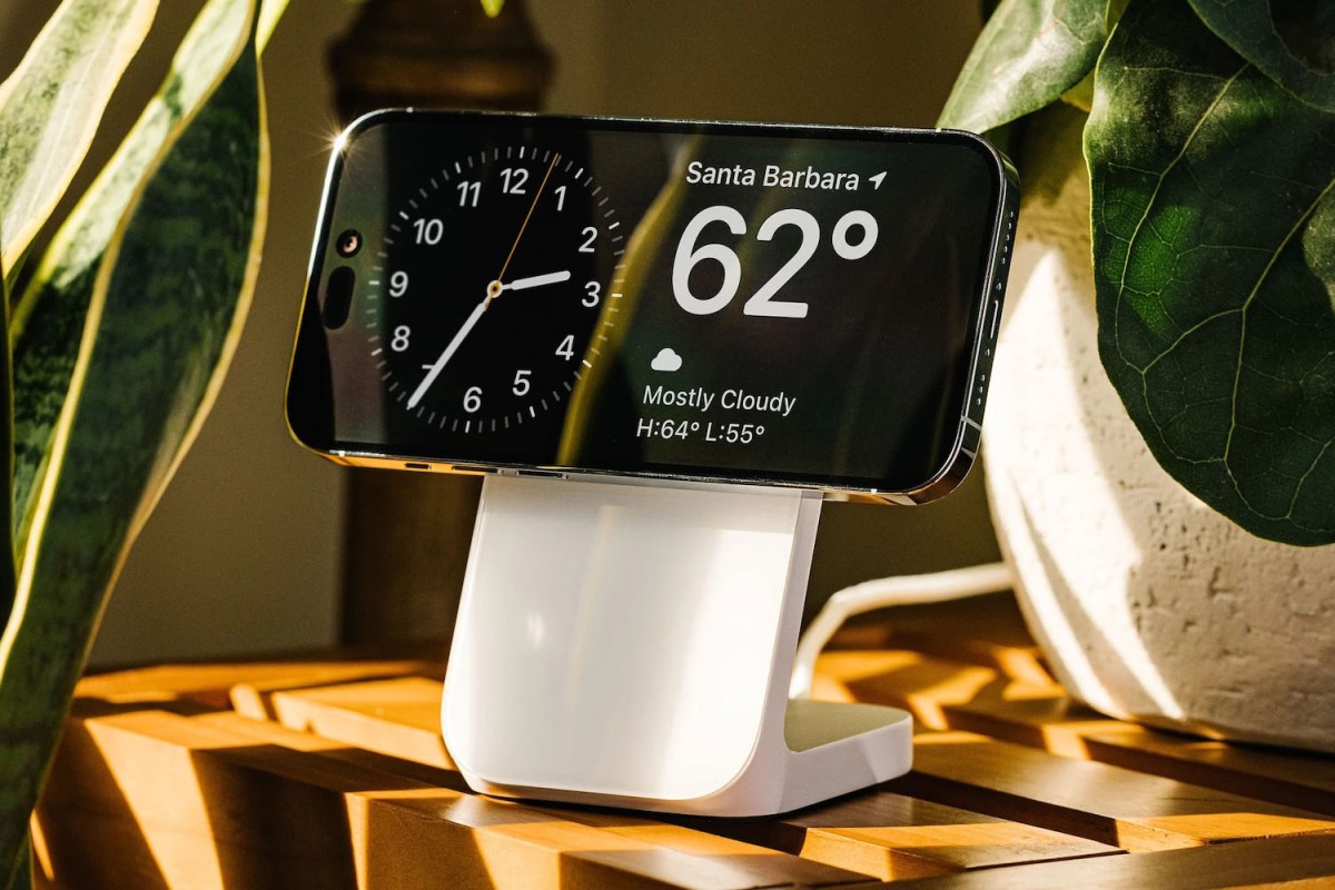 NOMAD Qi2 Magnetic Charging Stand