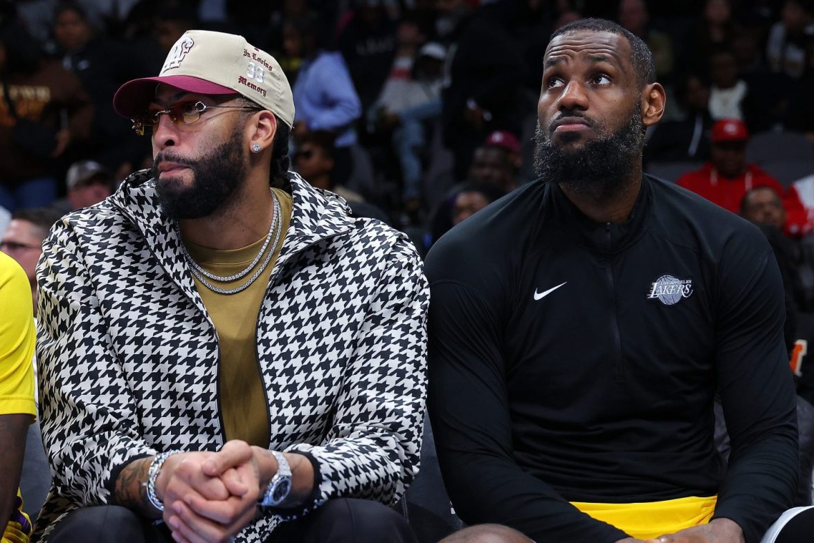 Anthony Davis and LeBron James on the bench.
