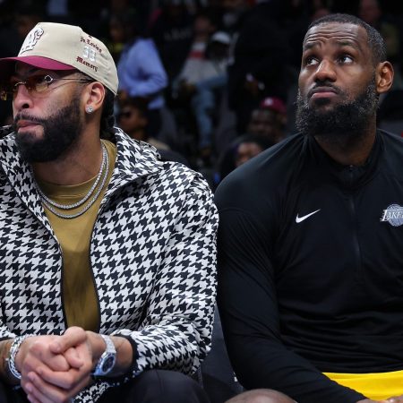 Anthony Davis and LeBron James on the bench.