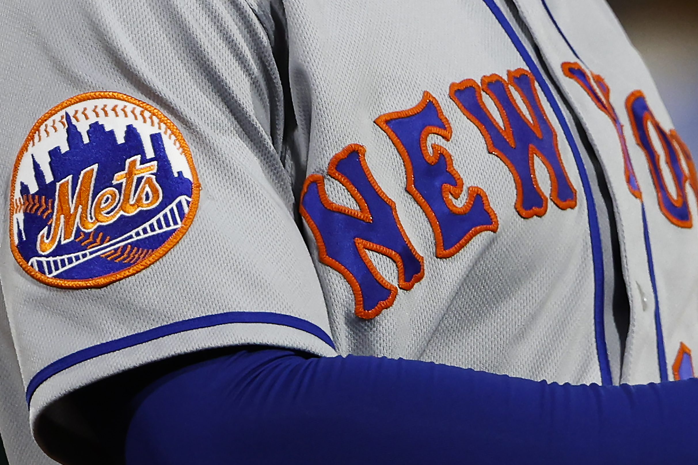 The New York Mets logo.