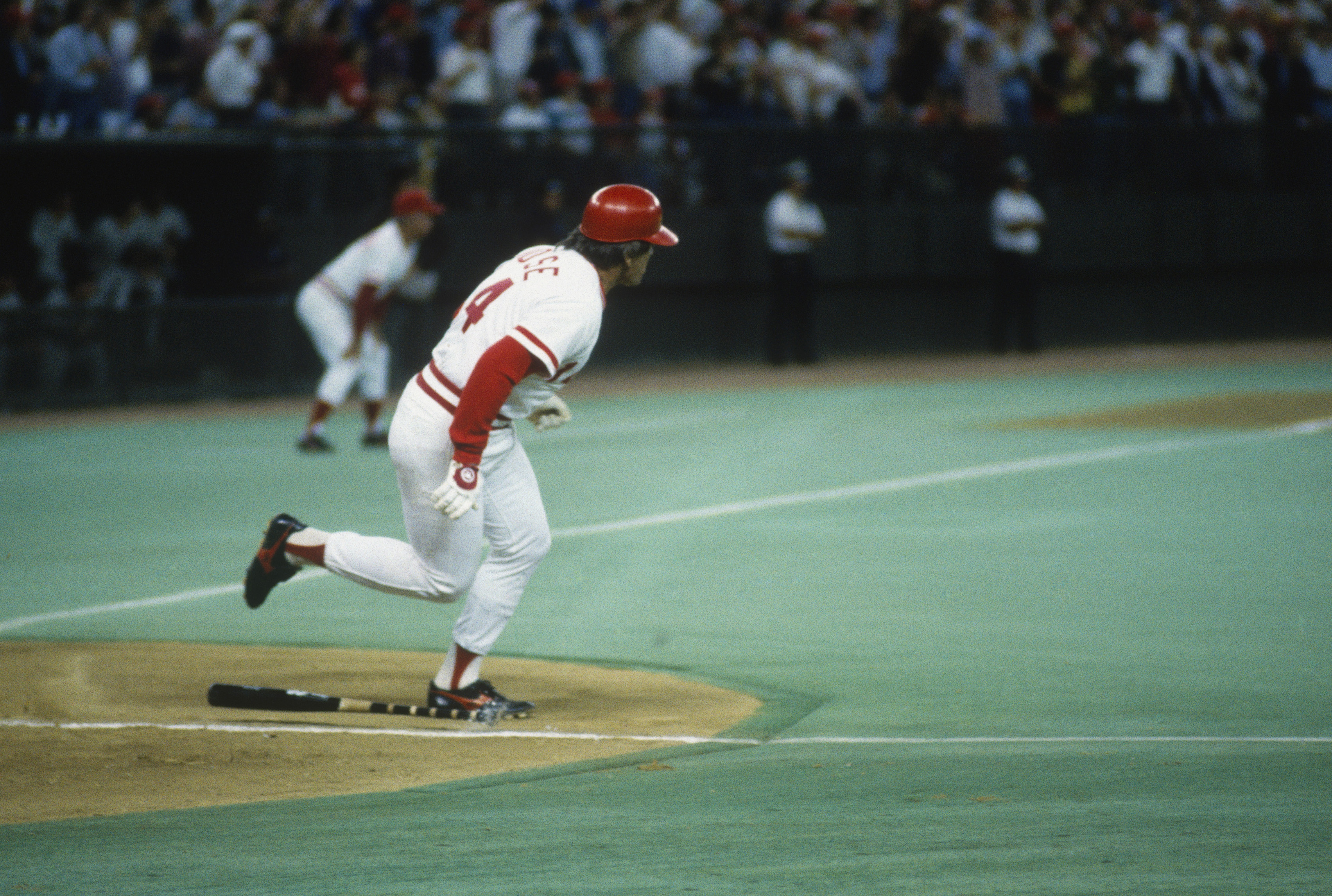 Pete Rose collects his 4,192nd hit.