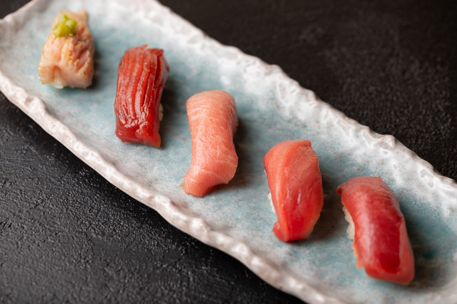 5 pieces of tuna sashimi on rice