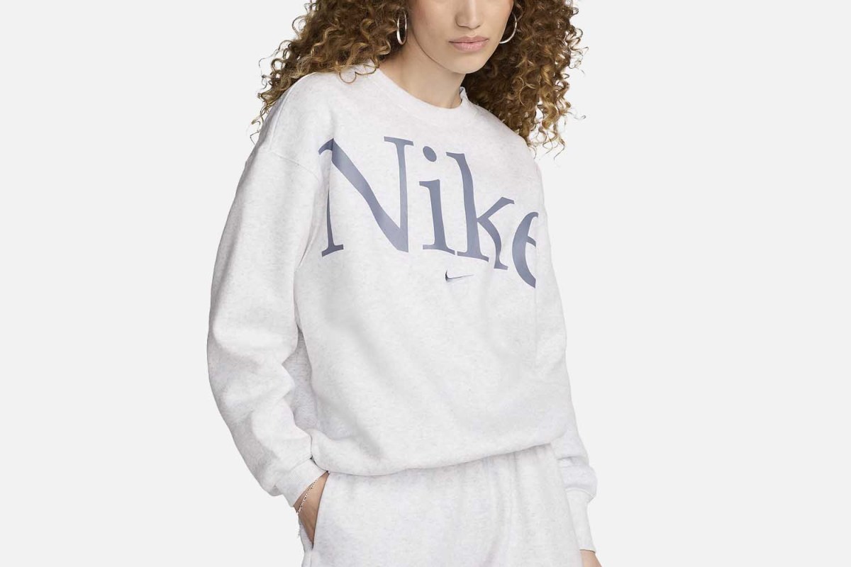 Nike Sportswear Phoenix Fleece Women’s Oversized Crew-Neck Logo Sweatshirt
