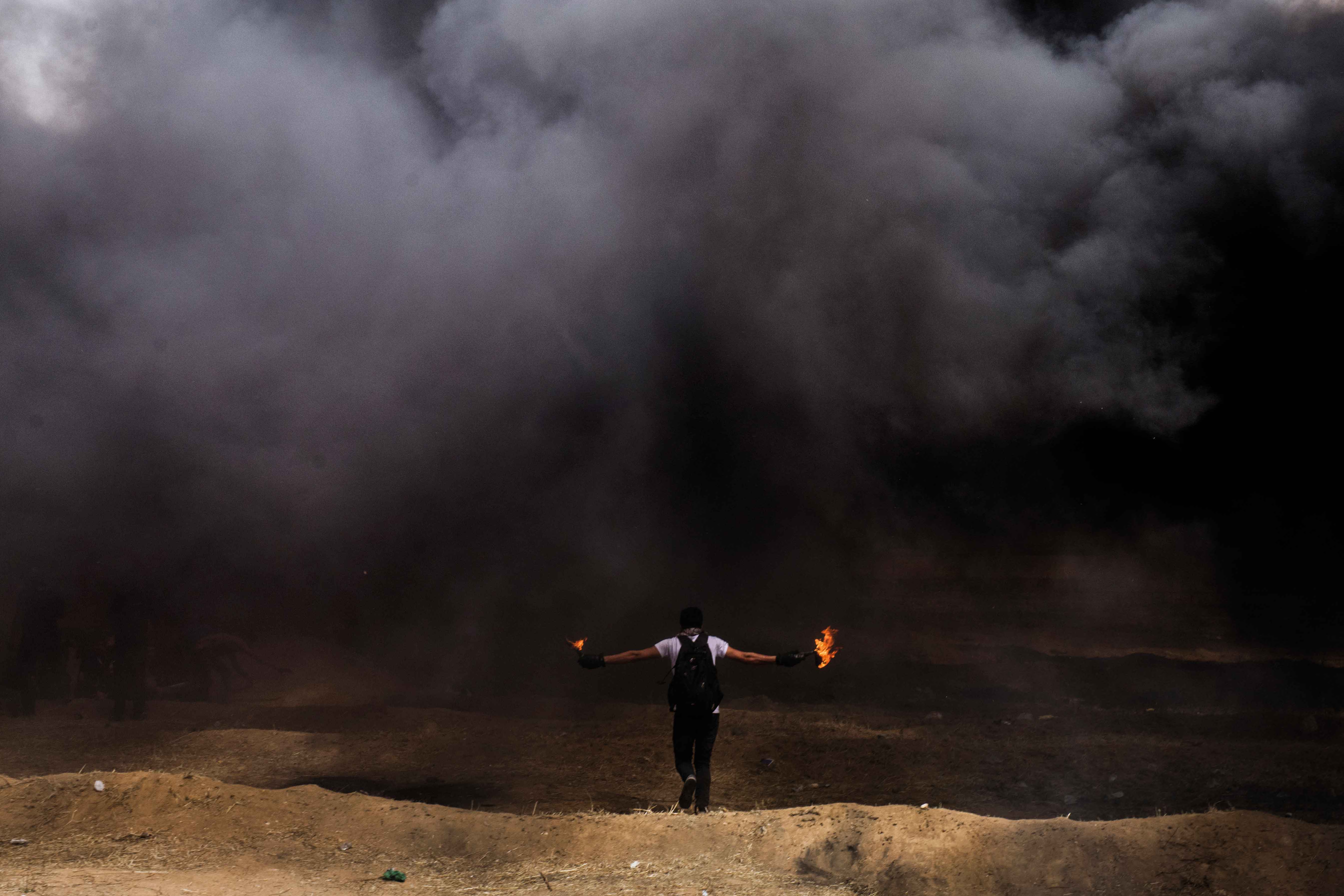 "Manifesto, March of Return, Gaza, 2018" © Gabriele Micalizzi / Courtesy of 29 Arts in Progress Gallery